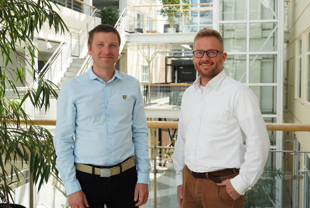 Avtroppende styreleder Karl Aksel Festø, DNB (til venstre) og påtroppende styreleder Erlend Willand-Evensen, Gjensidige. Foto: Norsk Regnesentral