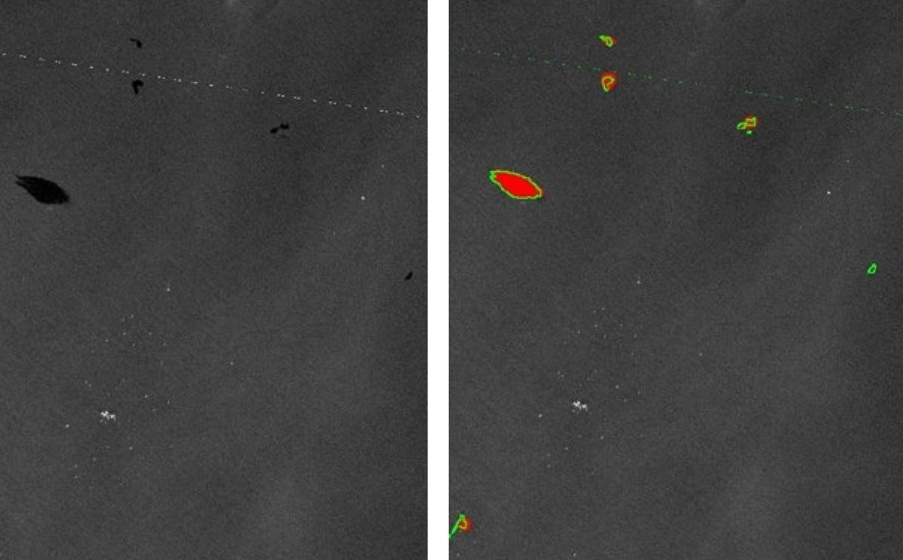 To satellittbilder side om side som viser et oljesøl i havet. Sølet er markert med rødt og gult mot en svart-hvit bakgrunn, og viser områder med ulik intensitet.
